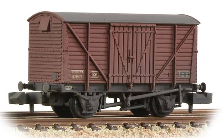 Graham Farish 373-703B 12 Ton Ventilated Van N